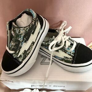 Revenge Storm II, Vol in Camo Green Low Top Velcro Sneakers , NIB Size 2C